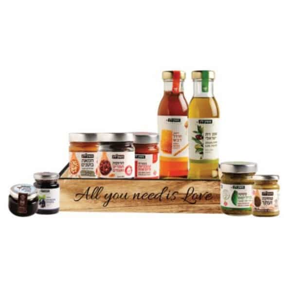 מארז במגש עץ