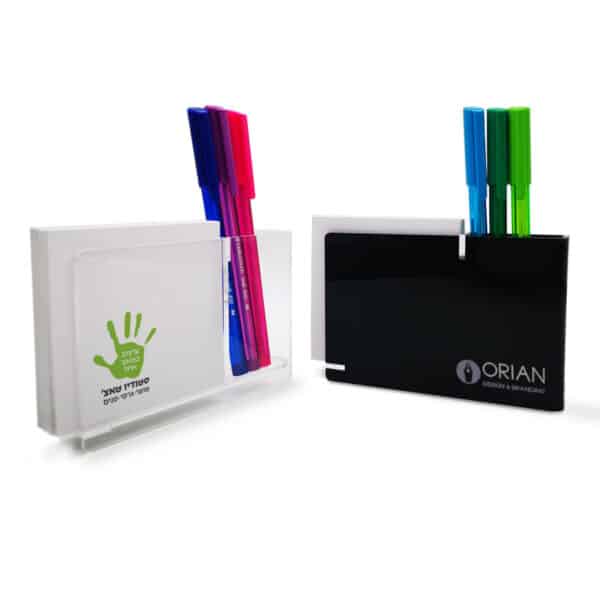 מעמד ממו עם לוגו