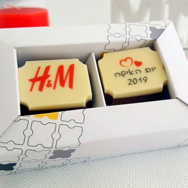 זוג פרלינים ממותגים ליום האישה