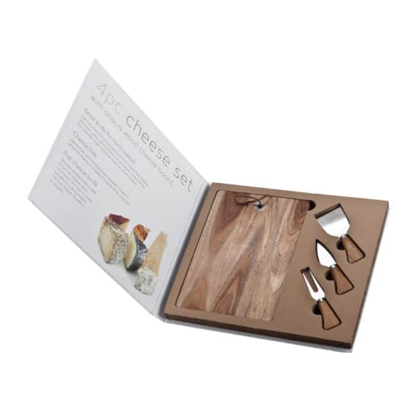 סכינים וקרש להגשת גבינות