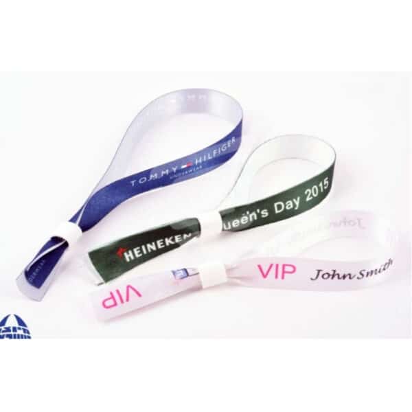 צמידי בד ממותגים