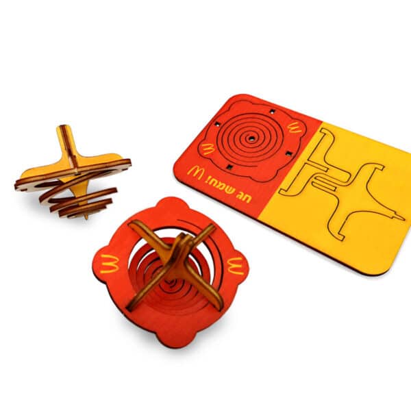 סביבון עץ ממותג