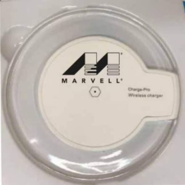 משטח טעינה אלחוטי עם לוגו