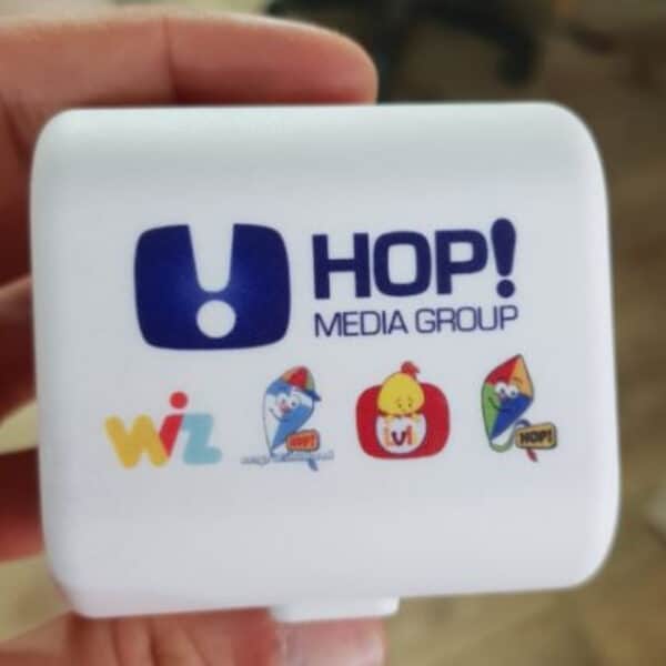 מתאם חשמל ממותג