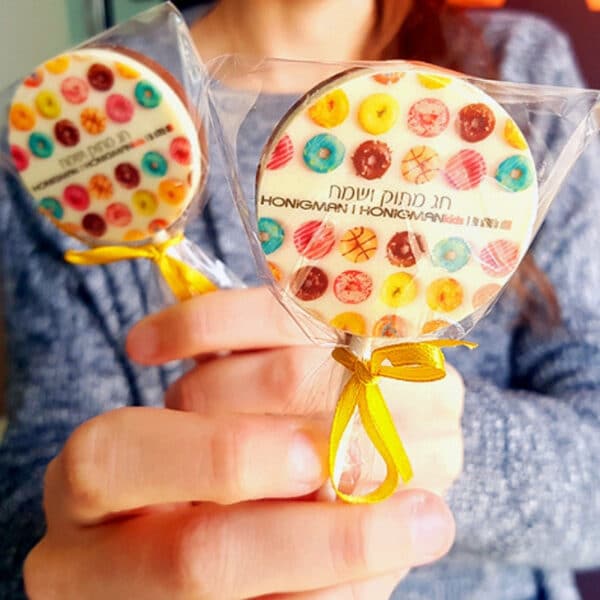 שוקולד עם לוגו