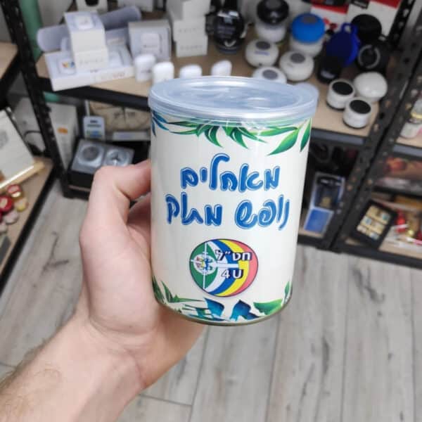 פרלינים בפחית ממותגת