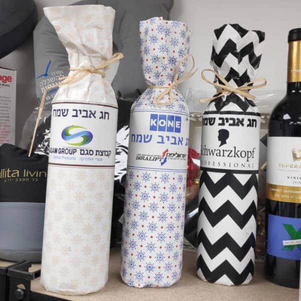 בקבוק יין בעיטוף חגיגי