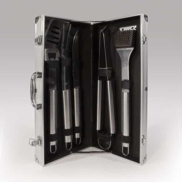 מזוודת כלים לברביקיו