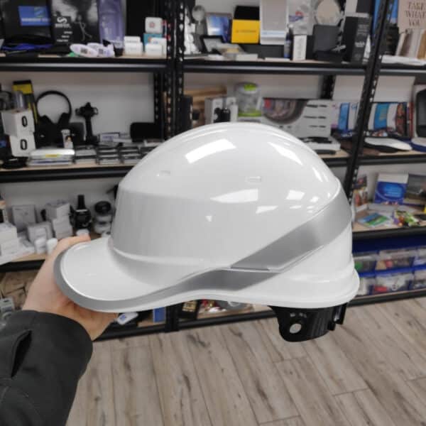 קסדה ממותגת קסדה ממותגת