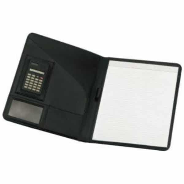 מכתביה עם מחשבון ובלוק נייר