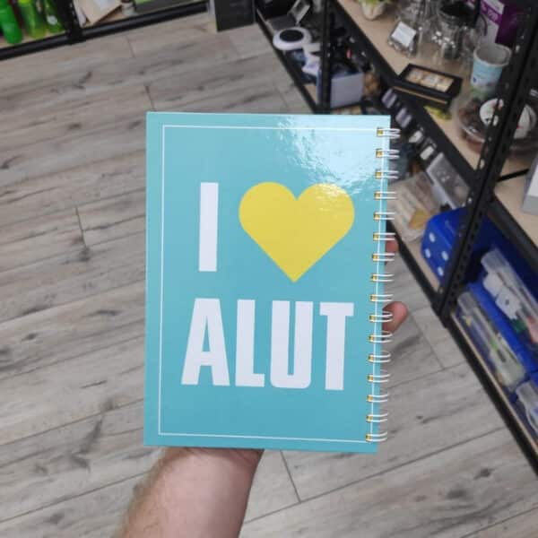 מחברת ספירלה עם לוגו