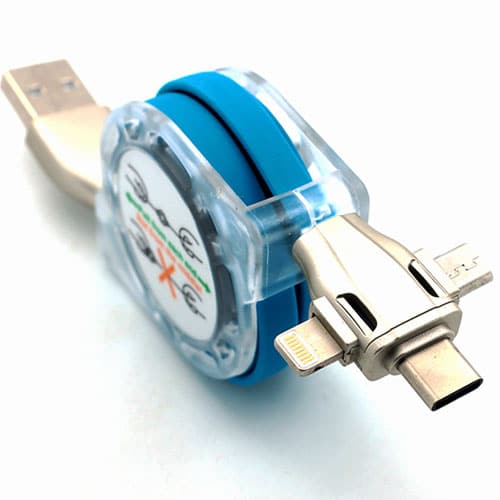 כבל הטענה ממותג עם ראש מפוצל