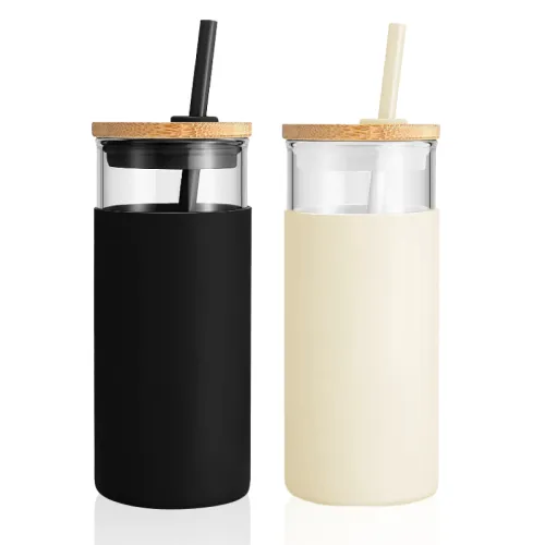 כוס שתיה ממותגת עם קשית כוס שתיה ממותגת עם קשית