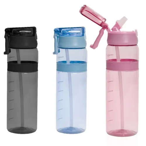 בקבוק ממותג עם קשית בקבוק ממותג עם קשית