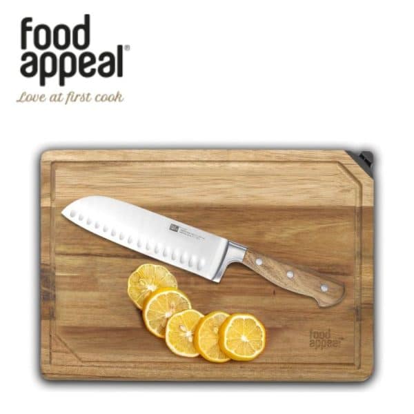 בוצ'ר וסכין עם חריטה