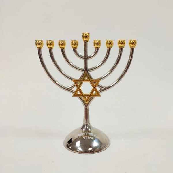 חנוכיה ממותגת