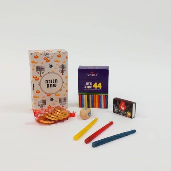 נרות חנוכה במארז ממותג