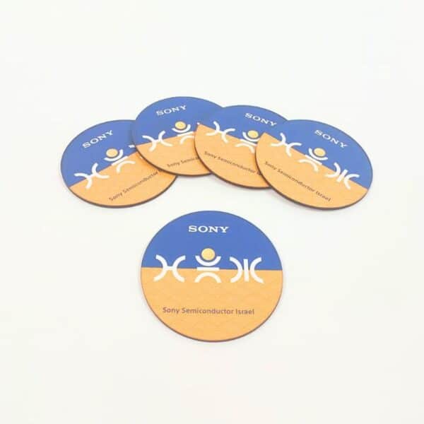 תחתיות ממותגות מעץ