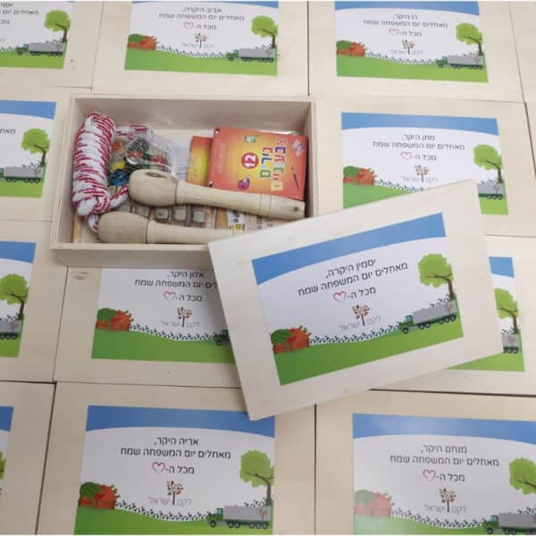 מארז משחקים של פעם עם מיתוג אישי מארז משחקים של פעם עם מיתוג אישי