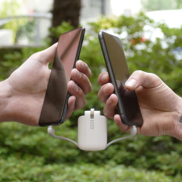 סוללת הטענה עם לוגו